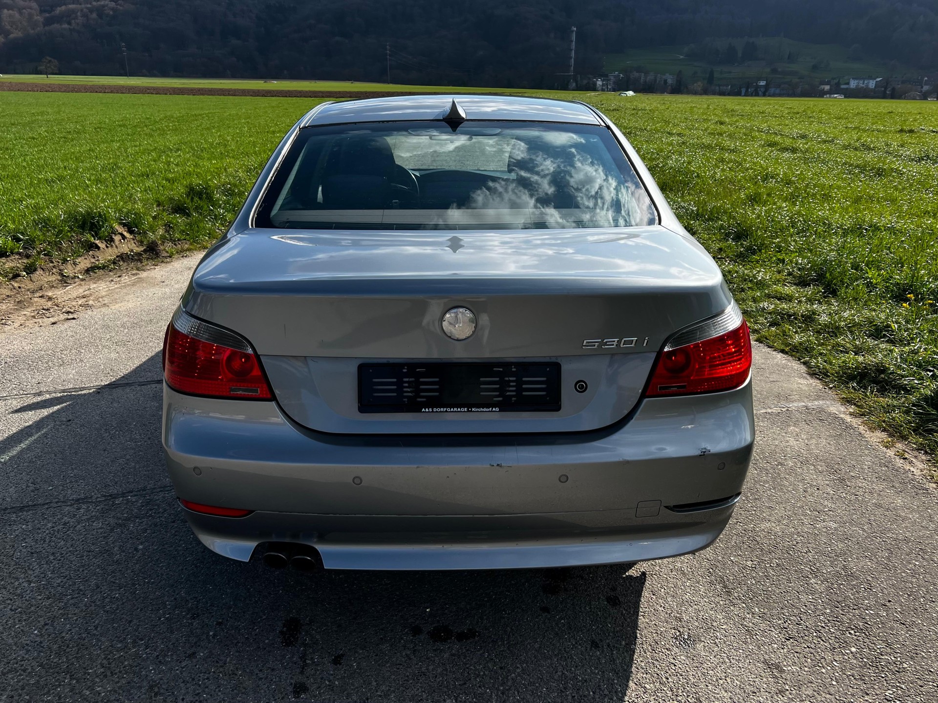 BMW 530i-image-3