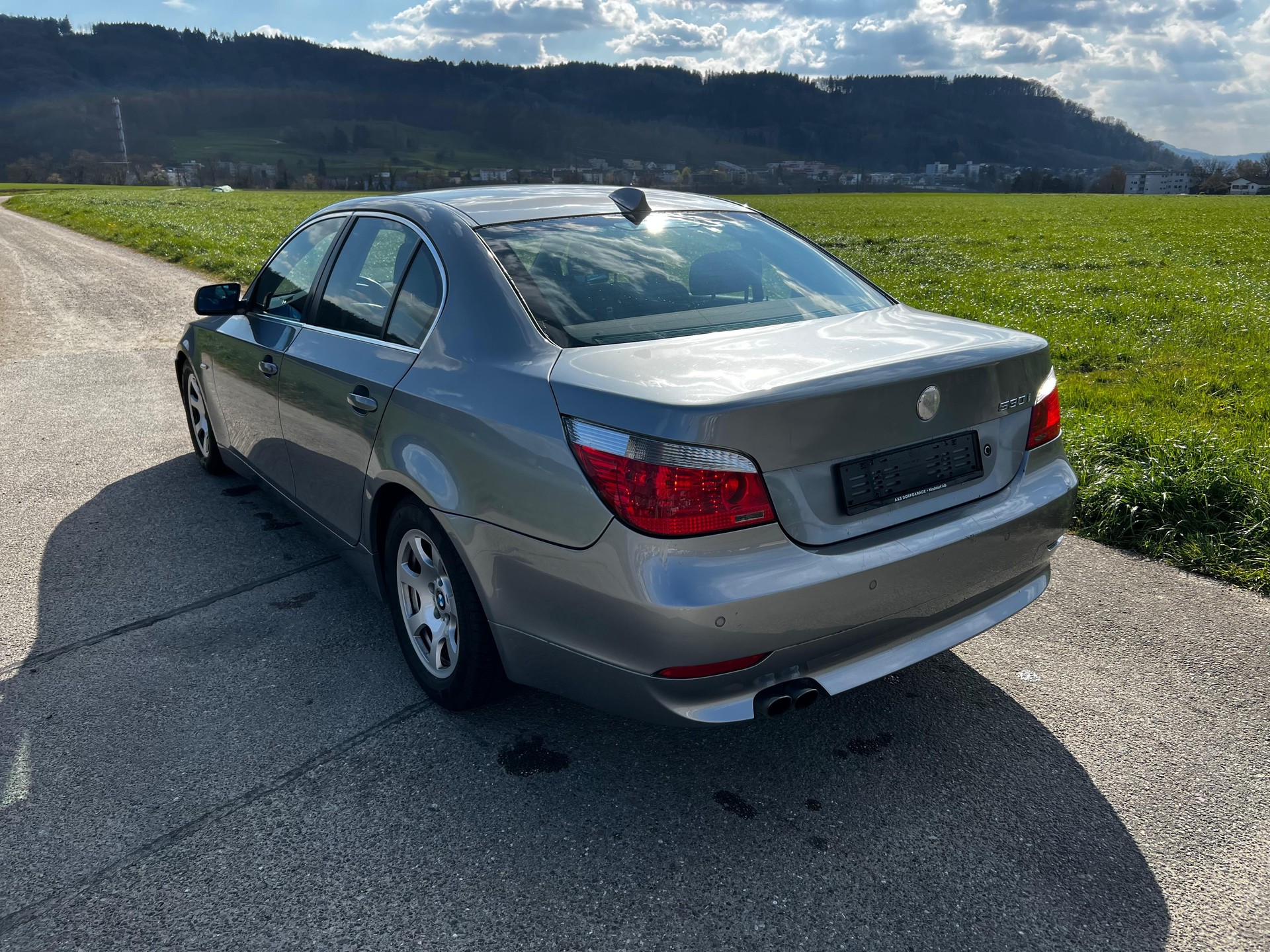 BMW 530i-image-2