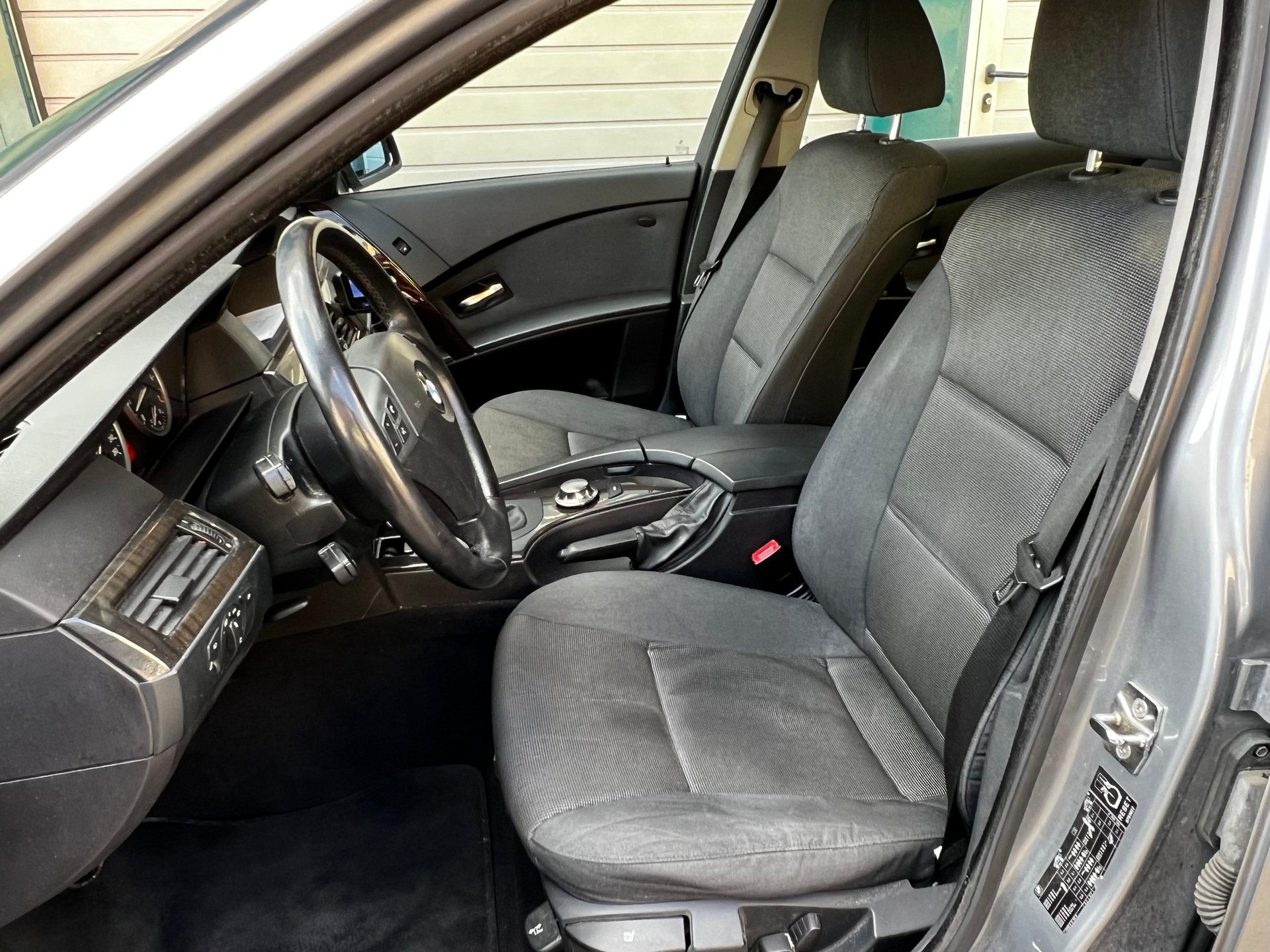 BMW 530i-image-10