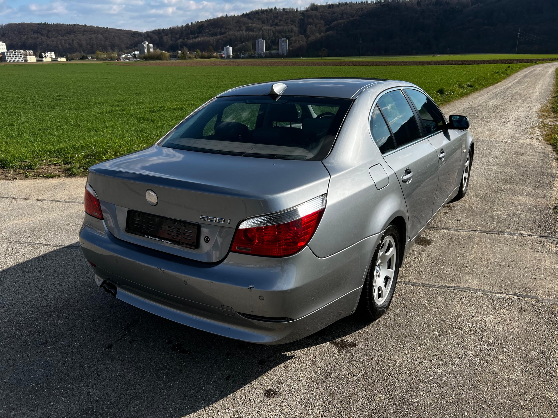 BMW 530i-image-4