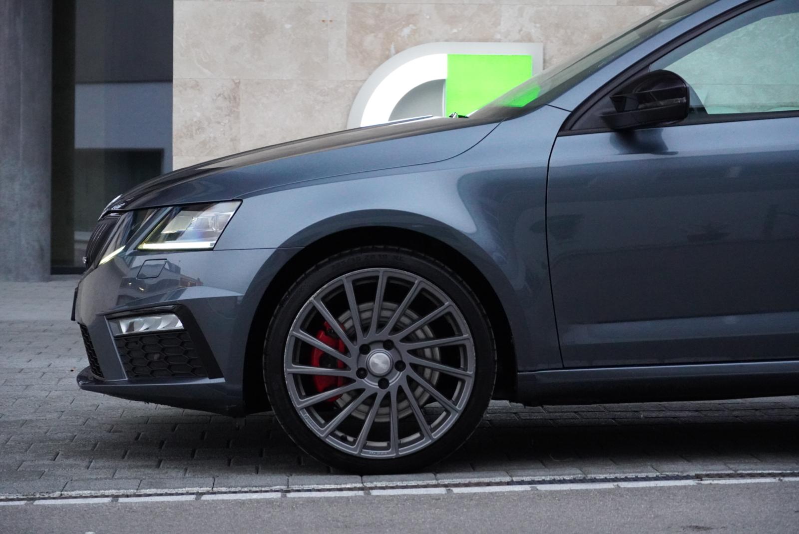 SKODA Octavia Combi 2.0 TSI RS Prag DSG-image-6