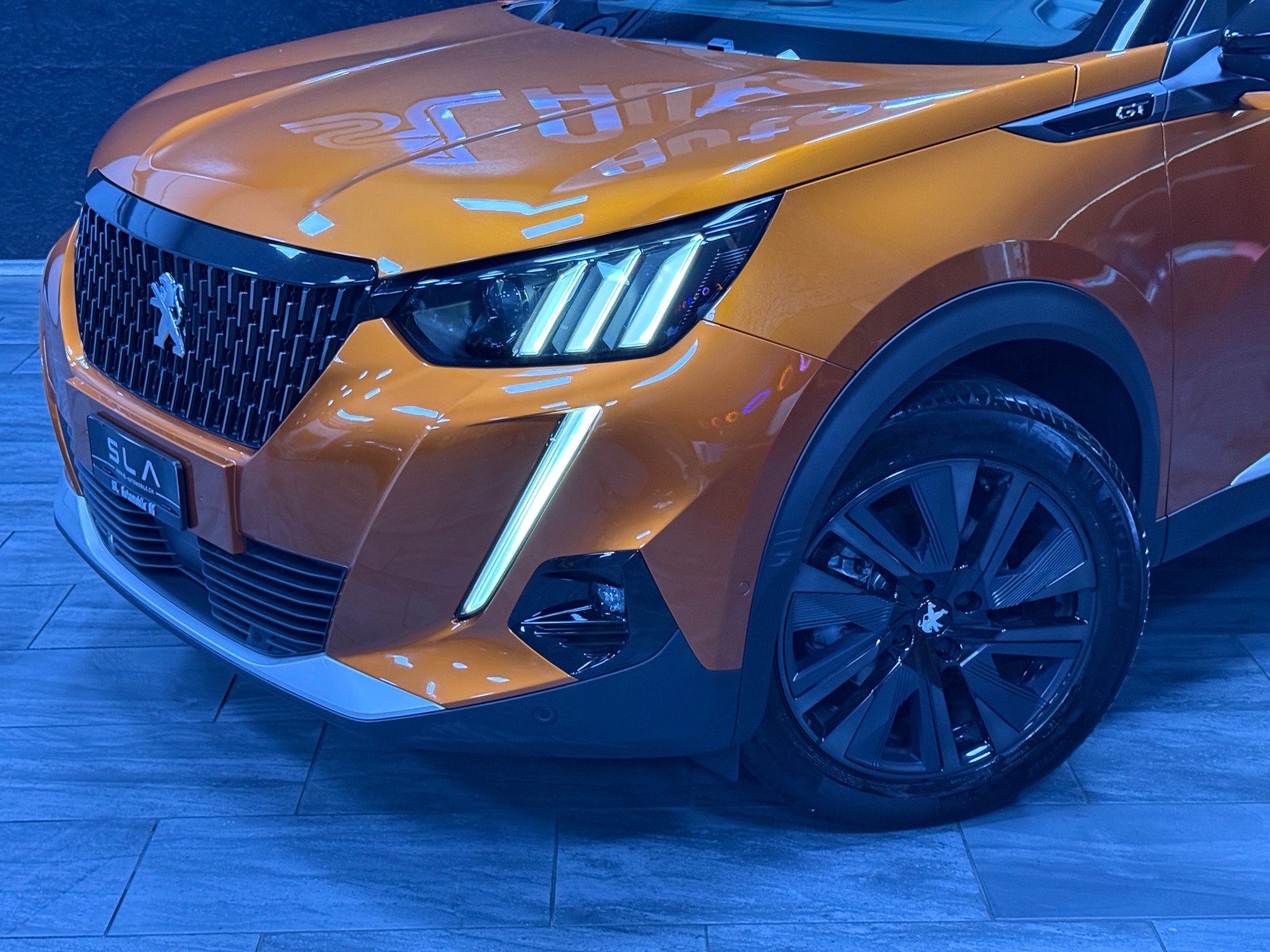 PEUGEOT 2008 1.2 PureTech GT EAT8 / CH Fz 1 hand / Vollausstattung / 155PS / Leasing ab 199.--showroom-element-1