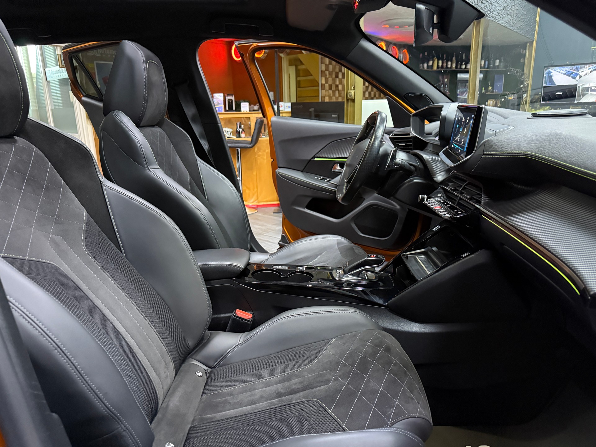PEUGEOT 2008 1.2 PureTech GT EAT8 / CH Fz 1 hand / Vollausstattung / 155PS / Leasing ab 199.--image-11