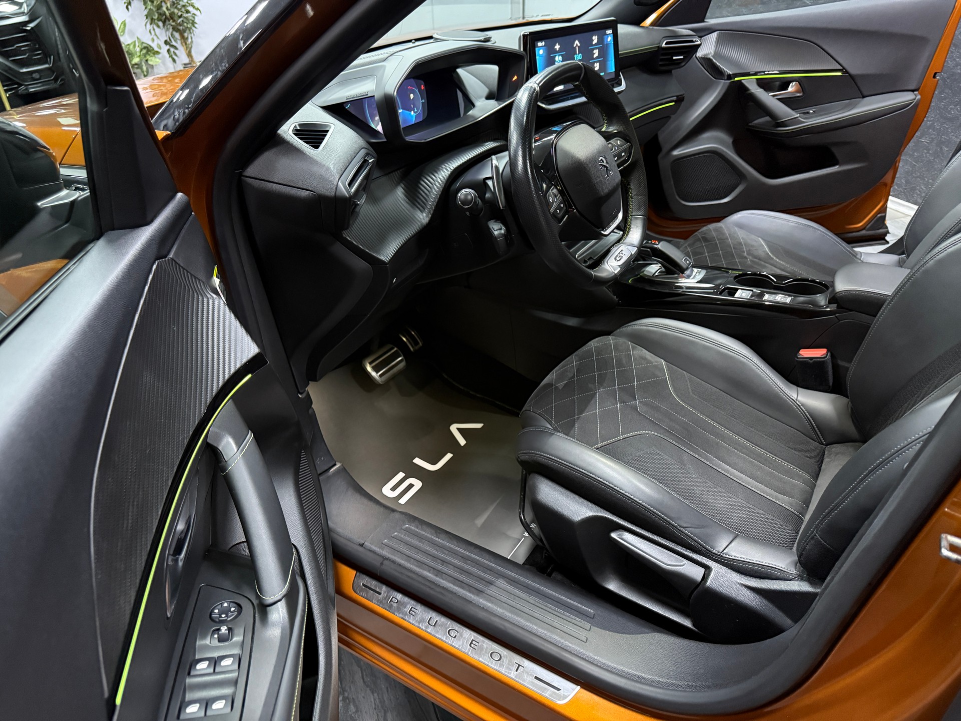 PEUGEOT 2008 1.2 PureTech GT EAT8 / CH Fz 1 hand / Vollausstattung / 155PS / Leasing ab 199.--image-9
