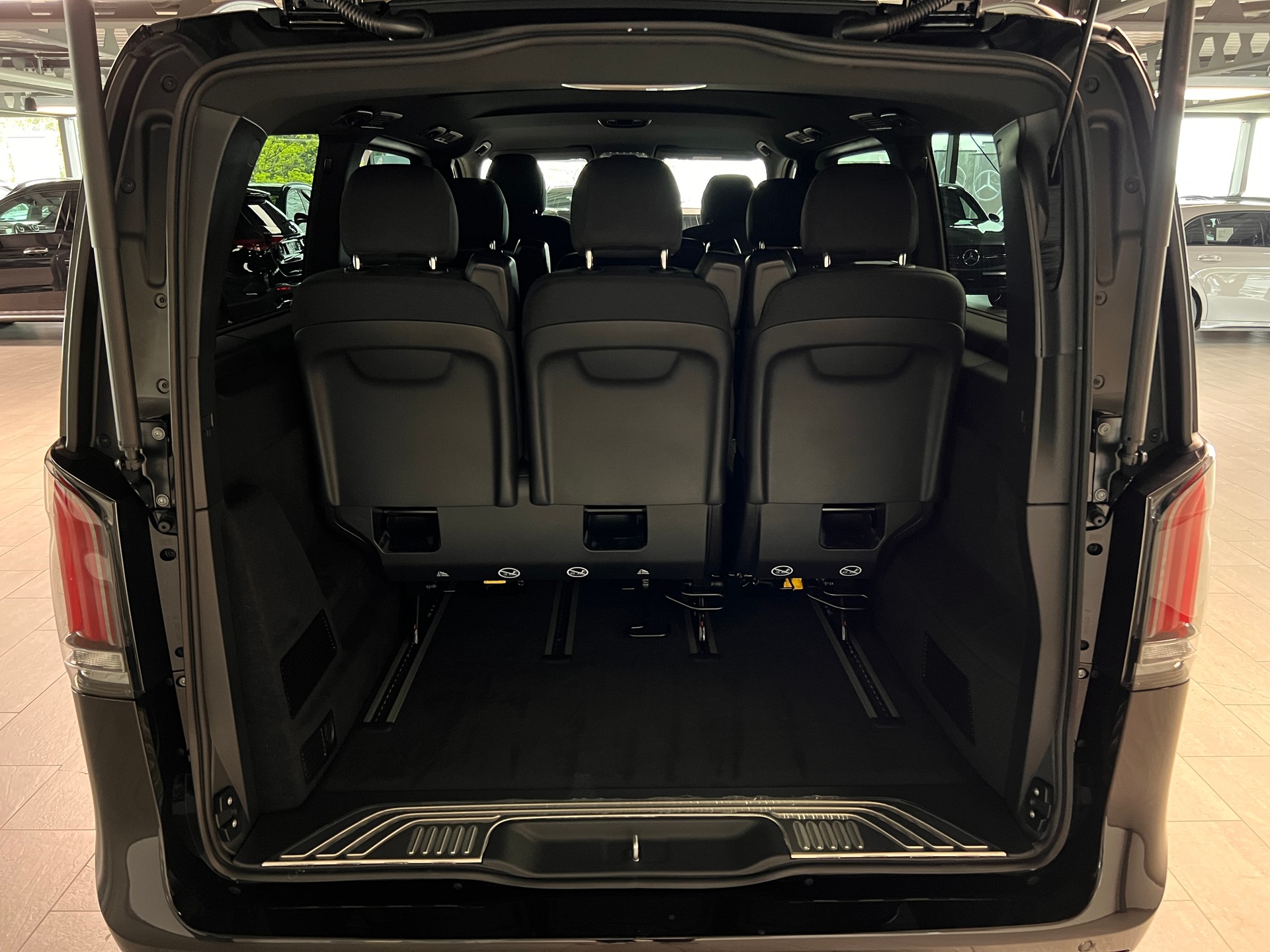 MERCEDES-BENZ V 250 d lang 4Matic Trend 9G-Tronic-image-6