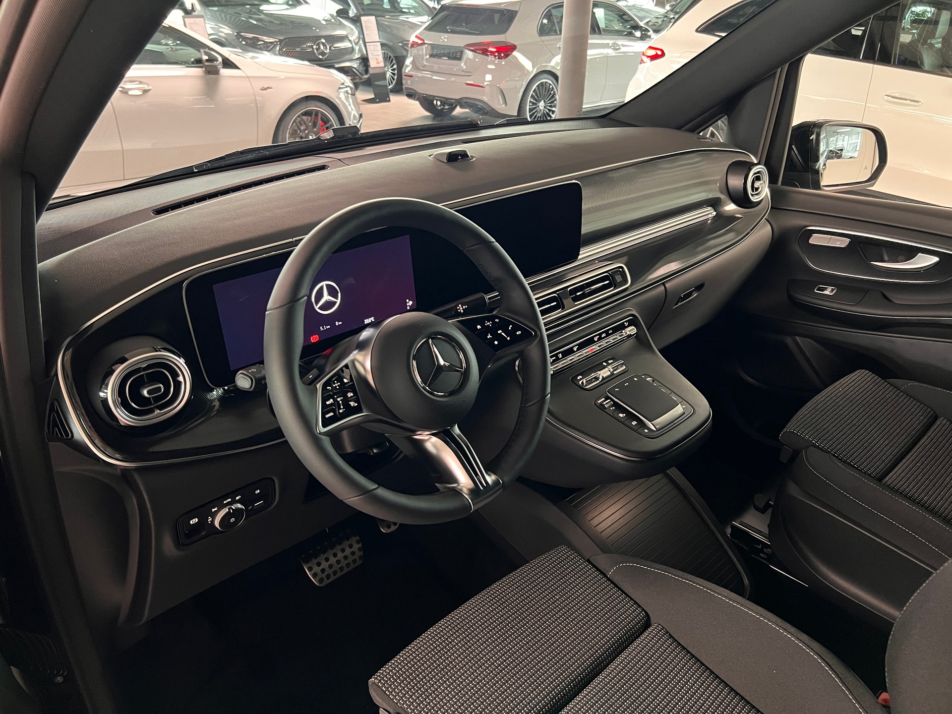 MERCEDES-BENZ V 250 d lang 4Matic Trend 9G-Tronic-image-9