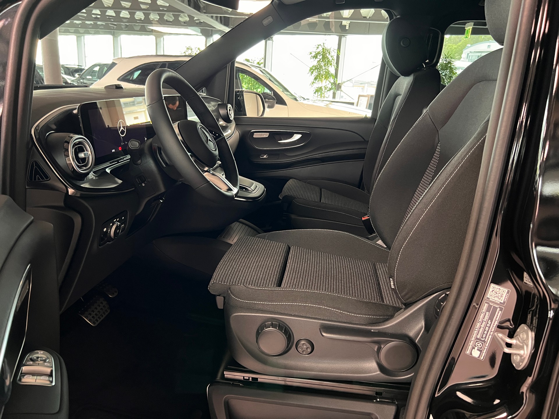 MERCEDES-BENZ V 250 d lang 4Matic Trend 9G-Tronic-image-8