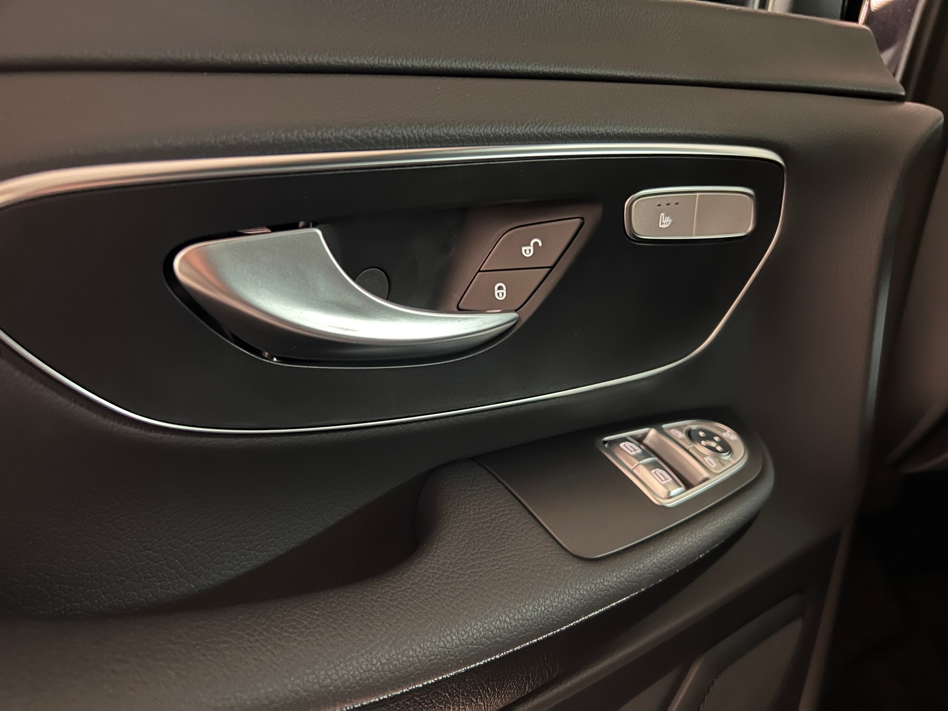 MERCEDES-BENZ V 250 d lang 4Matic Trend 9G-Tronic-image-11