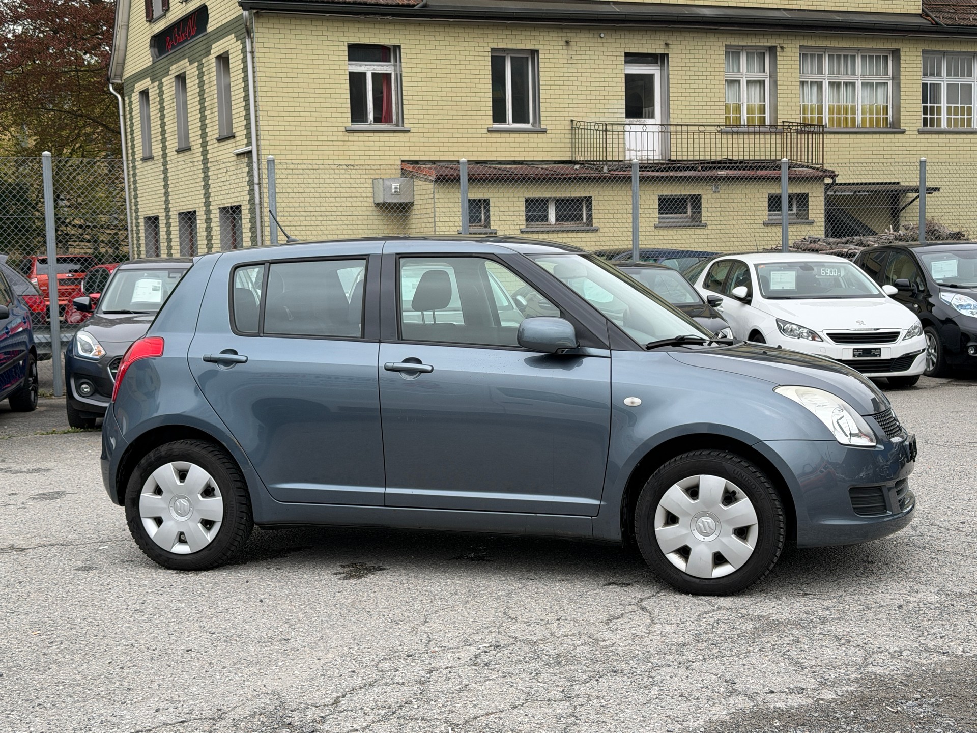 SUZUKI Swift 1.3i 16V GL 4x4-image-4