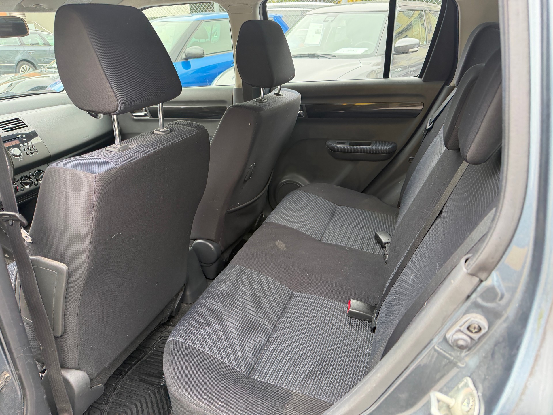 SUZUKI Swift 1.3i 16V GL 4x4-image-8