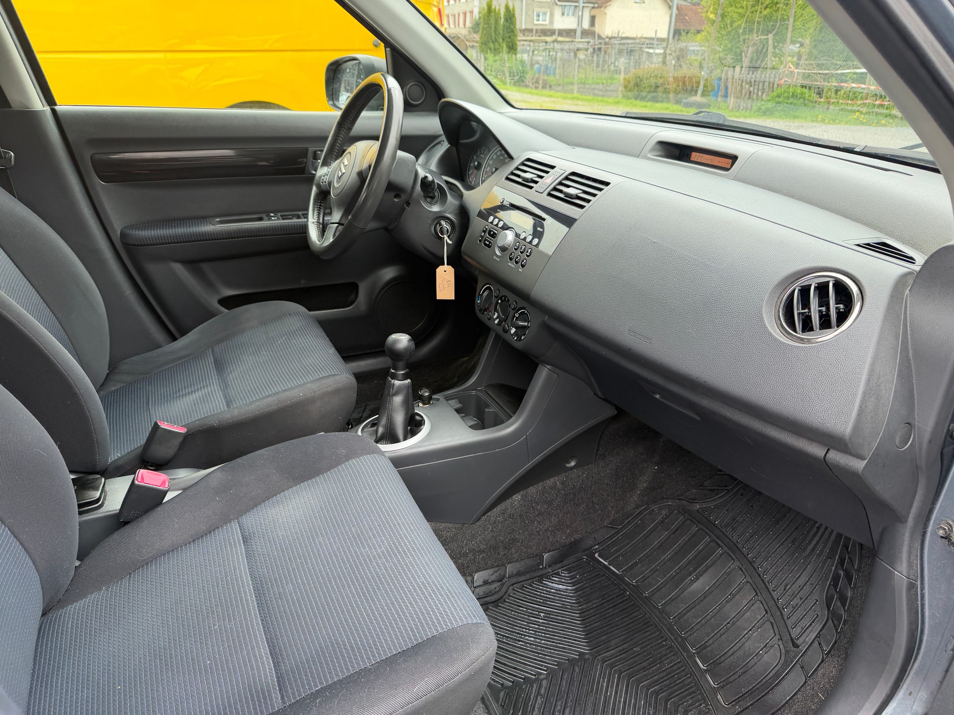 SUZUKI Swift 1.3i 16V GL 4x4-image-9