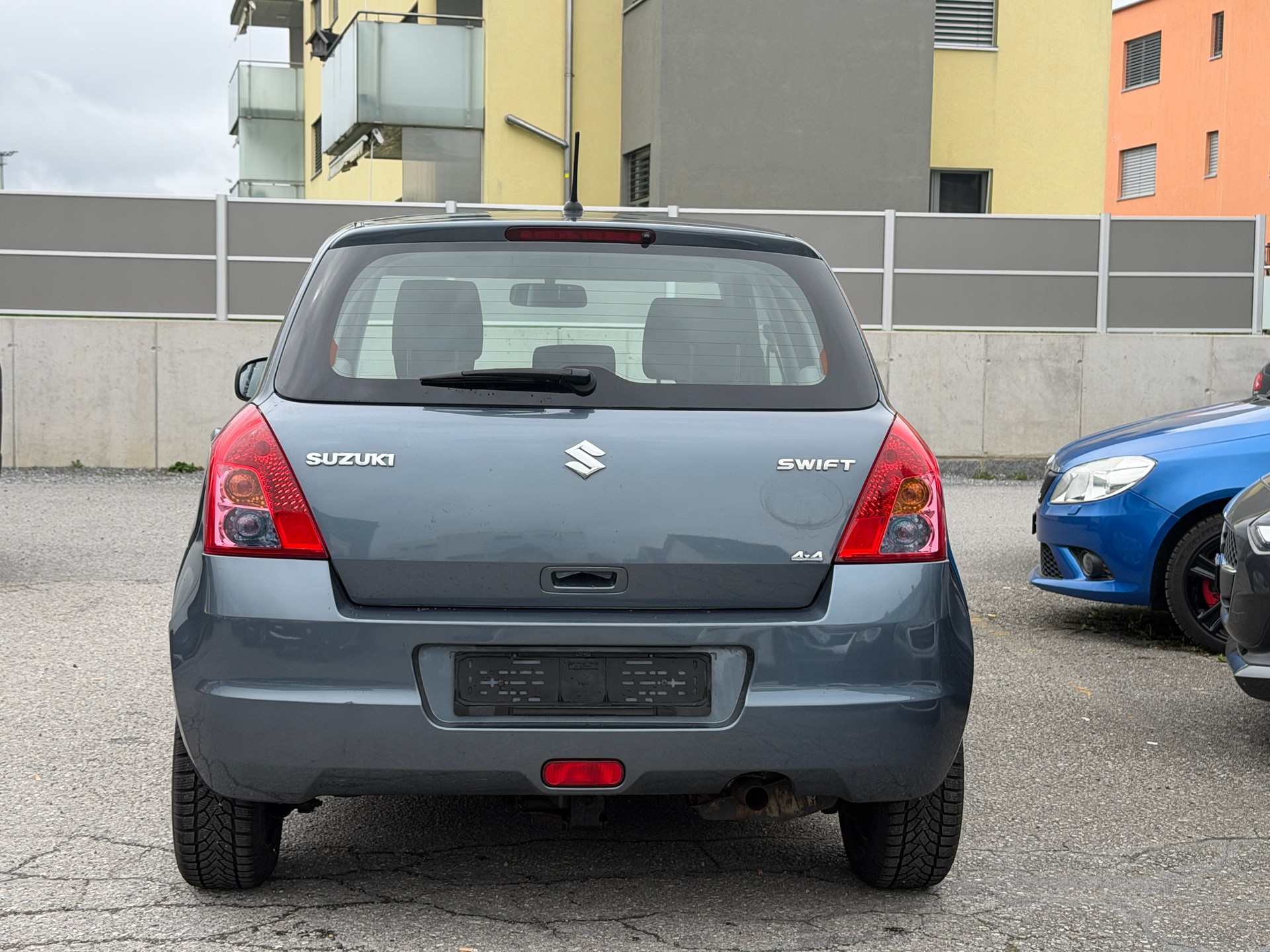 SUZUKI Swift 1.3i 16V GL 4x4-image-11