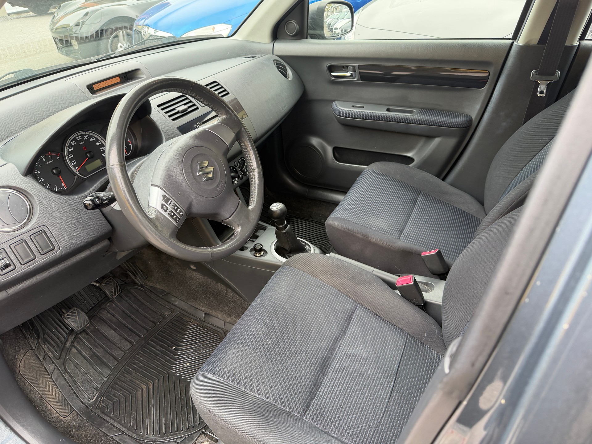 SUZUKI Swift 1.3i 16V GL 4x4-image-10