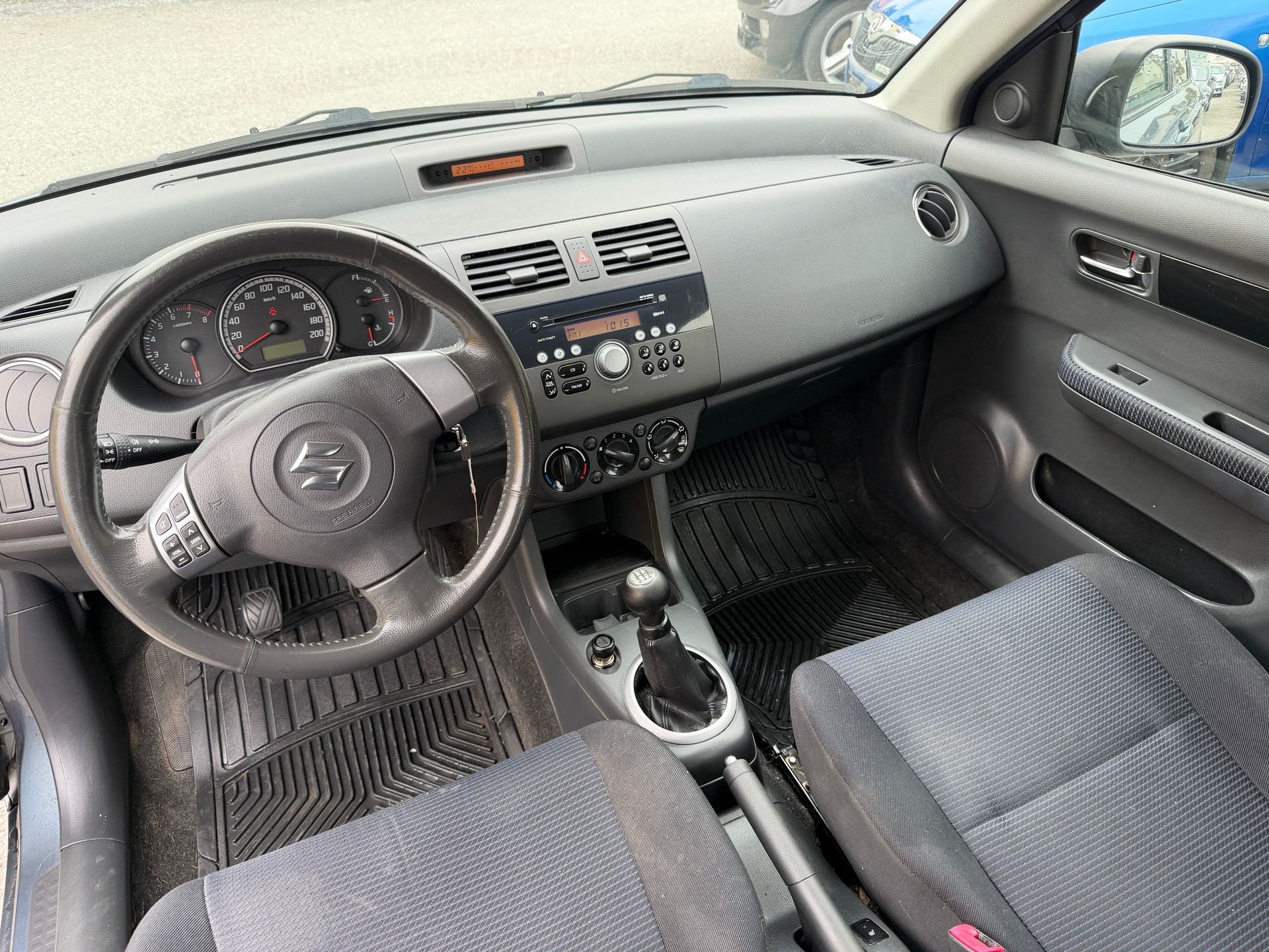 SUZUKI Swift 1.3i 16V GL 4x4-image-7