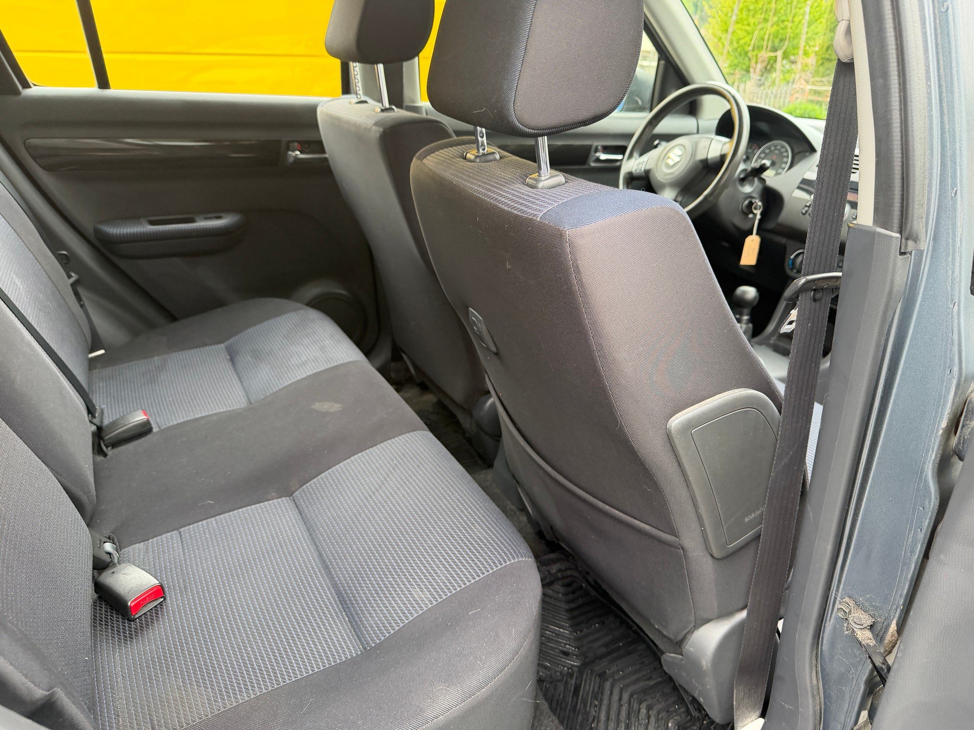SUZUKI Swift 1.3i 16V GL 4x4-image-6