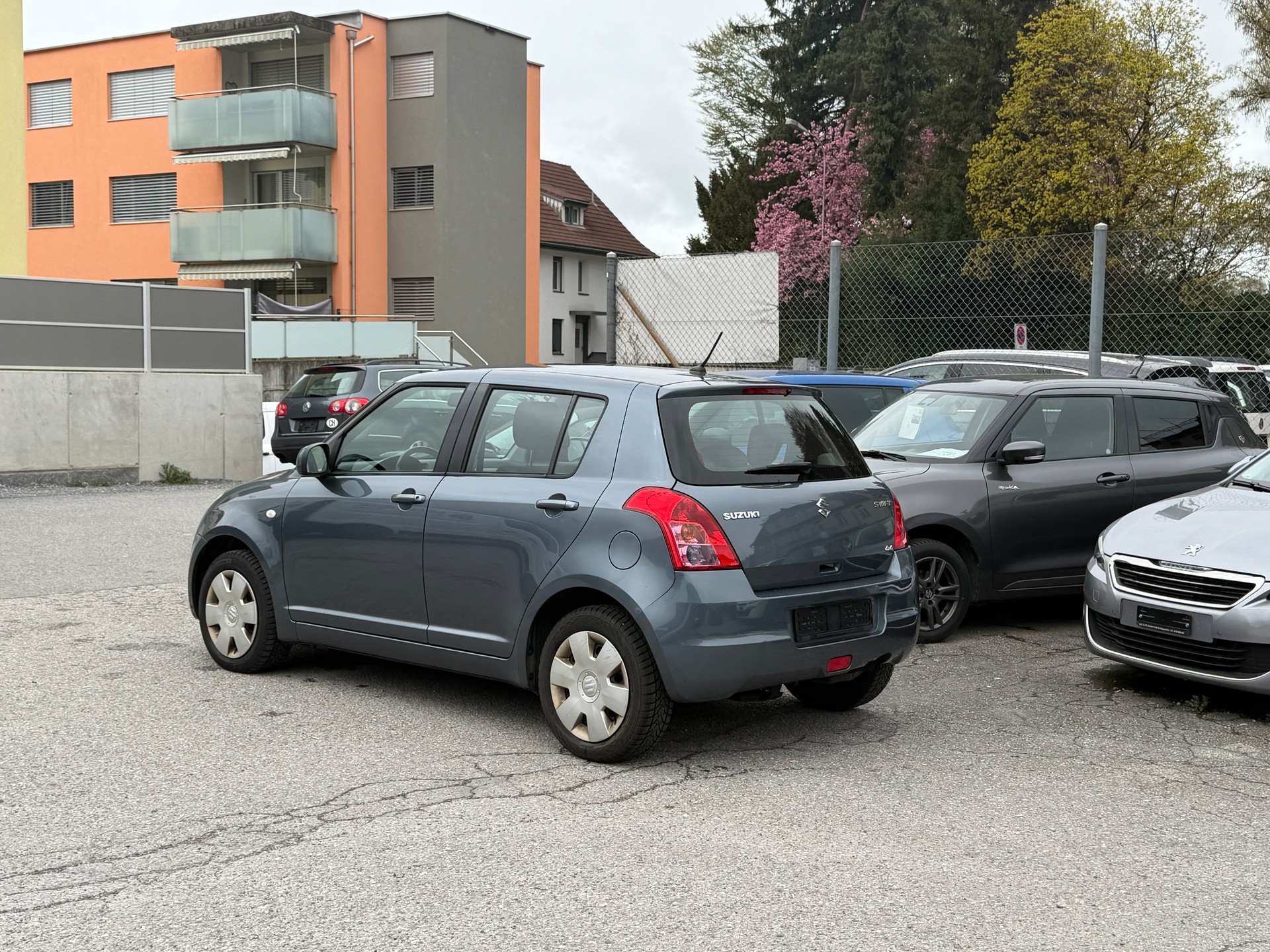 SUZUKI Swift 1.3i 16V GL 4x4-image-12