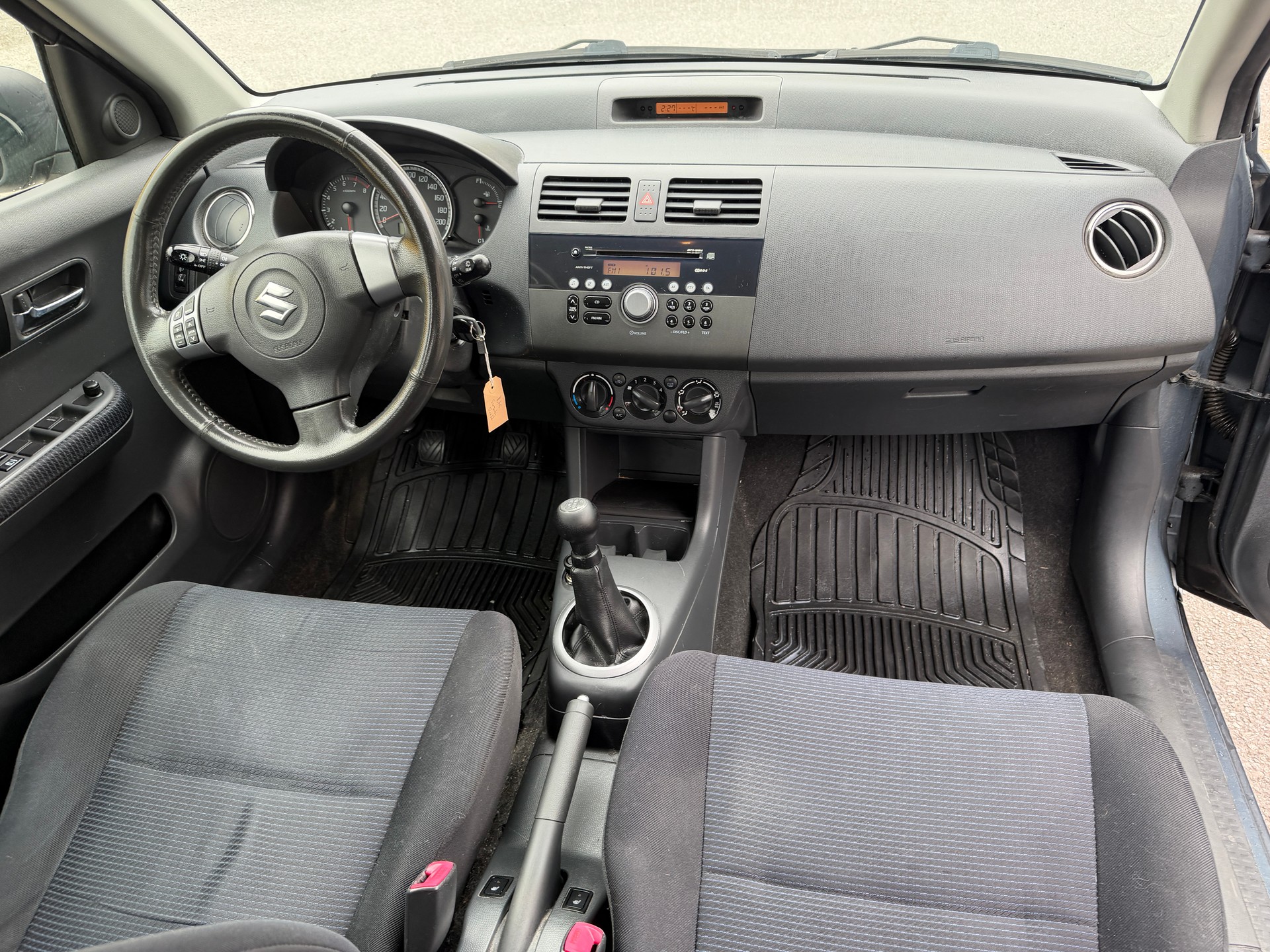 SUZUKI Swift 1.3i 16V GL 4x4-image-5