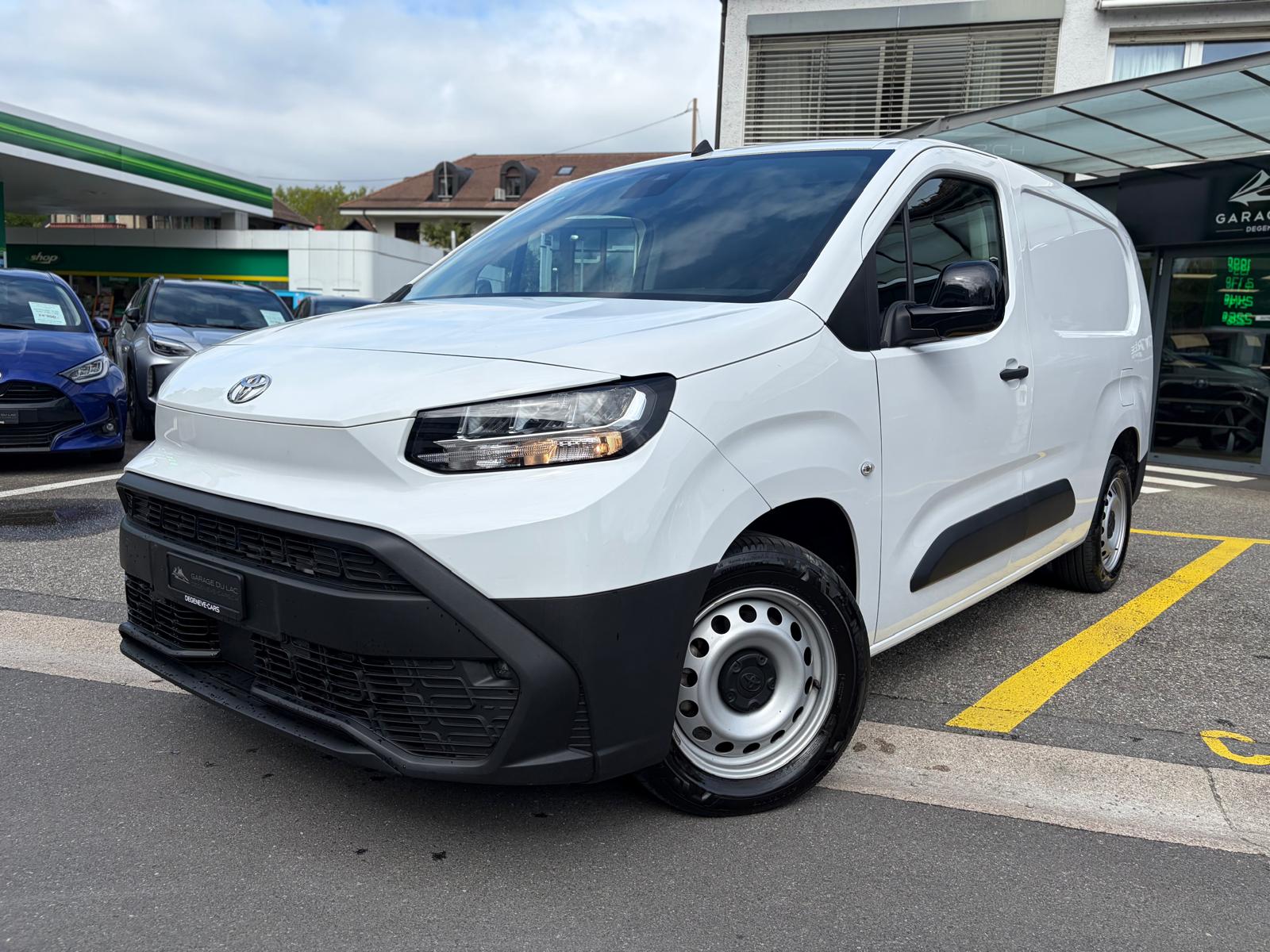 TOYOTA Proace City Van 1.2 Active Long-image-1