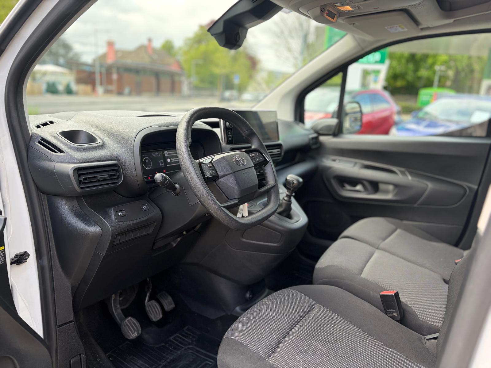 TOYOTA Proace City Van 1.2 Active Long-image-5