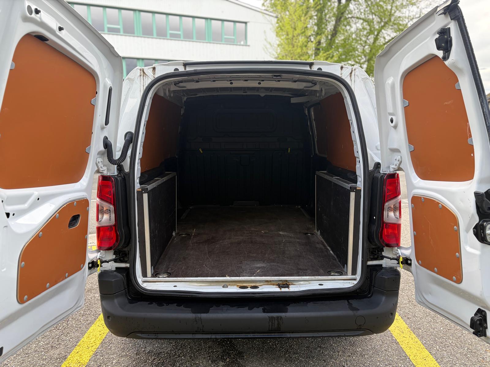 TOYOTA Proace City Van 1.2 Active Long-image-8