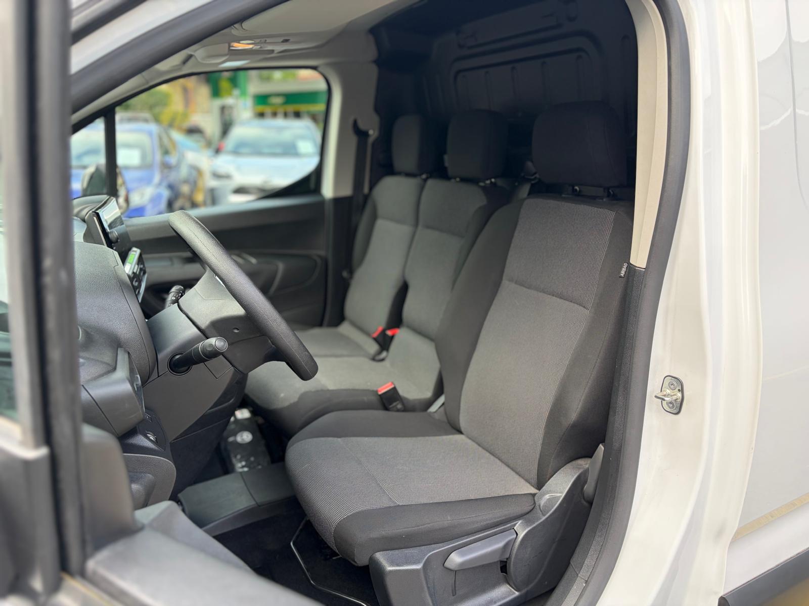 TOYOTA Proace City Van 1.2 Active Long-image-6