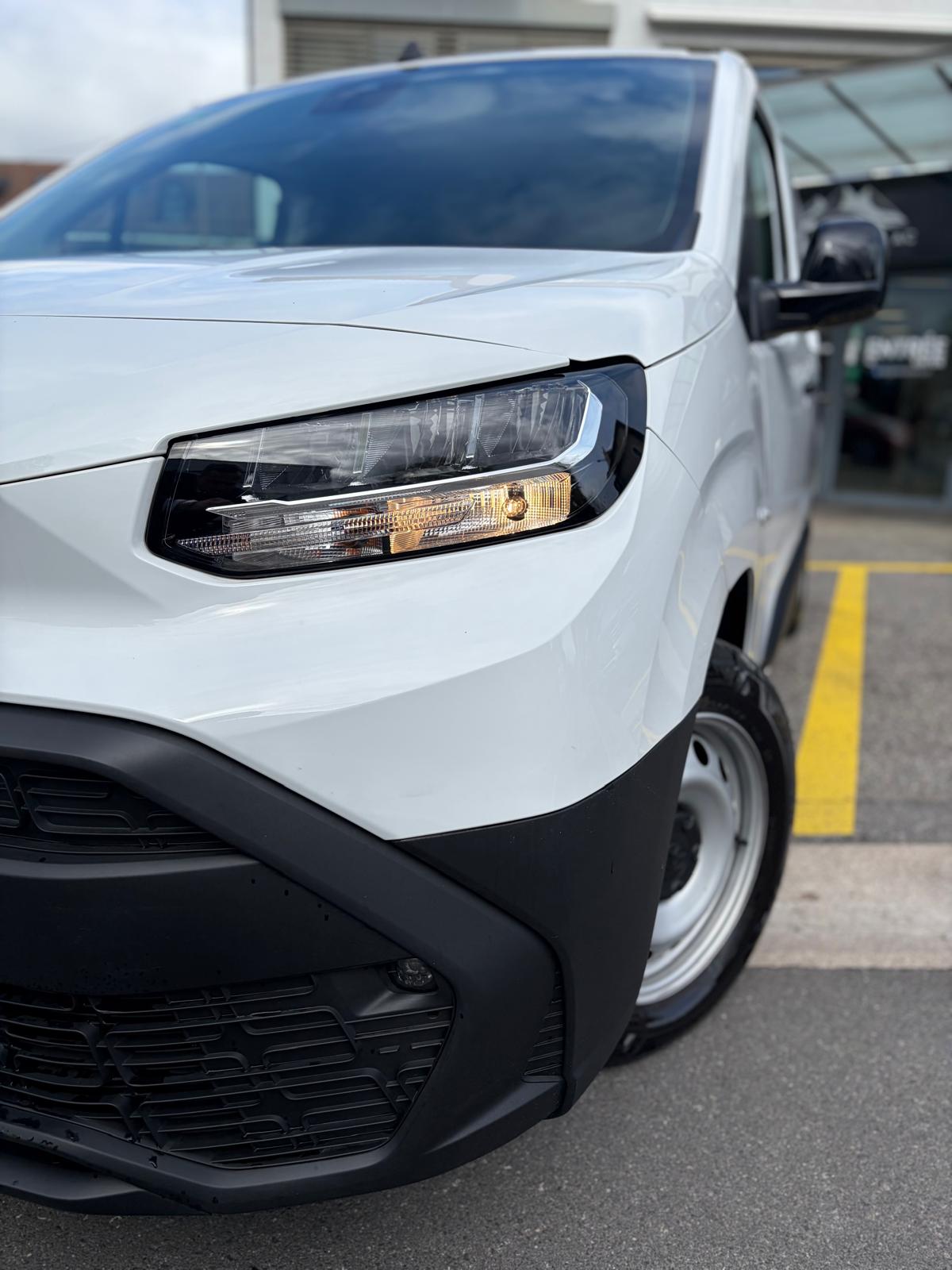 TOYOTA Proace City Van 1.2 Active Long-image-4