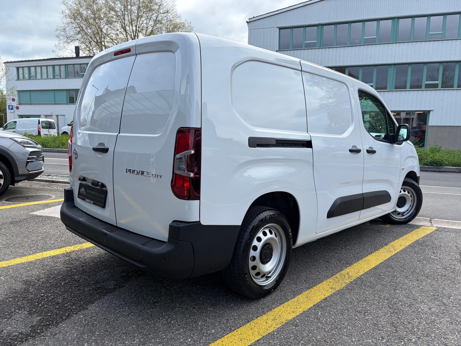 TOYOTA Proace City Van 1.2 Active Long-image-3