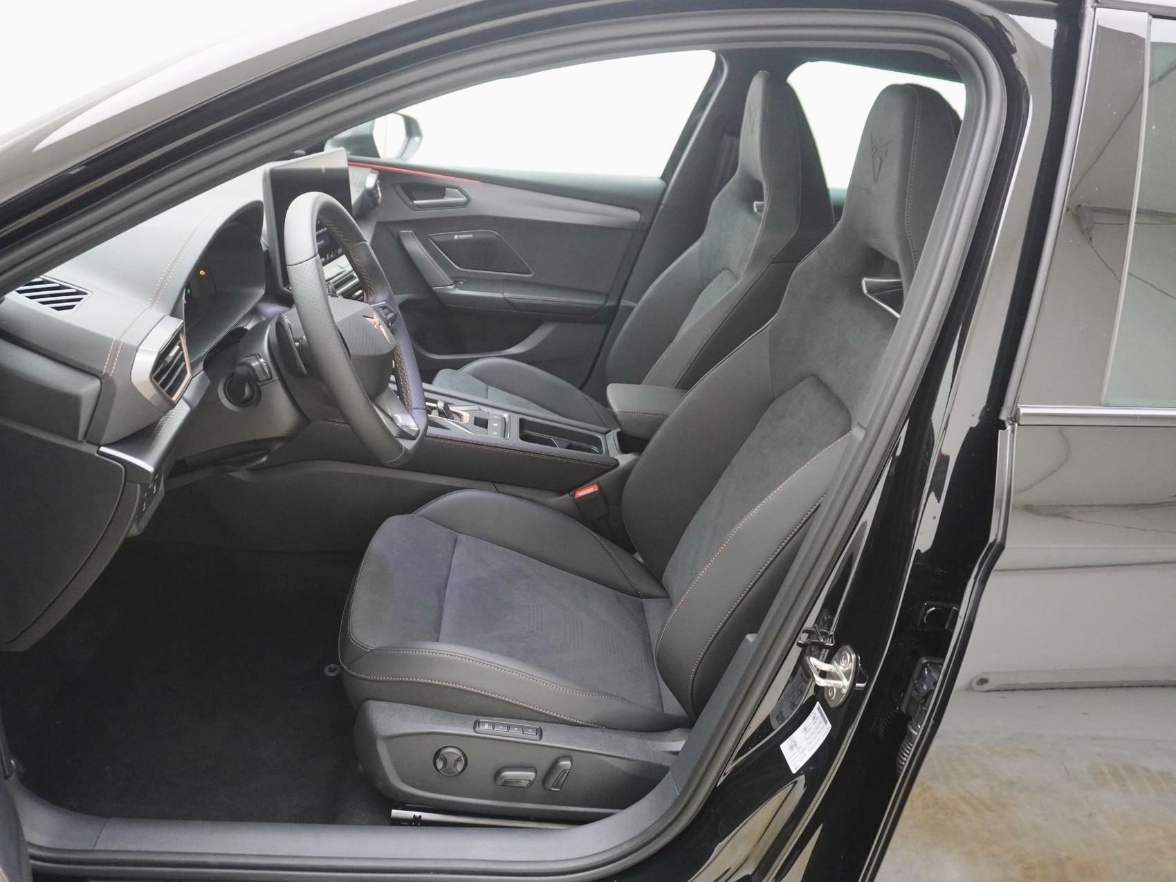 CUPRA Leon 1.5 eTSI DSG-image-12