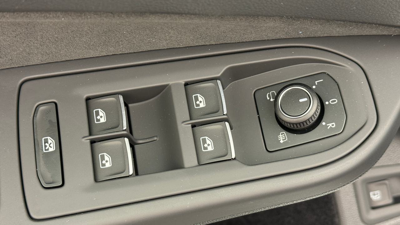 VW Golf VIII 1.5 TSI PHEV Limited-image-8
