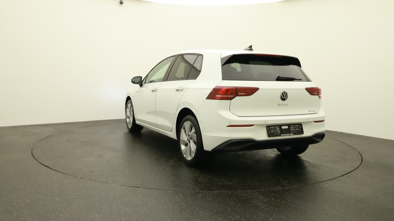 VW Golf VIII 1.5 TSI PHEV Limited-image-3