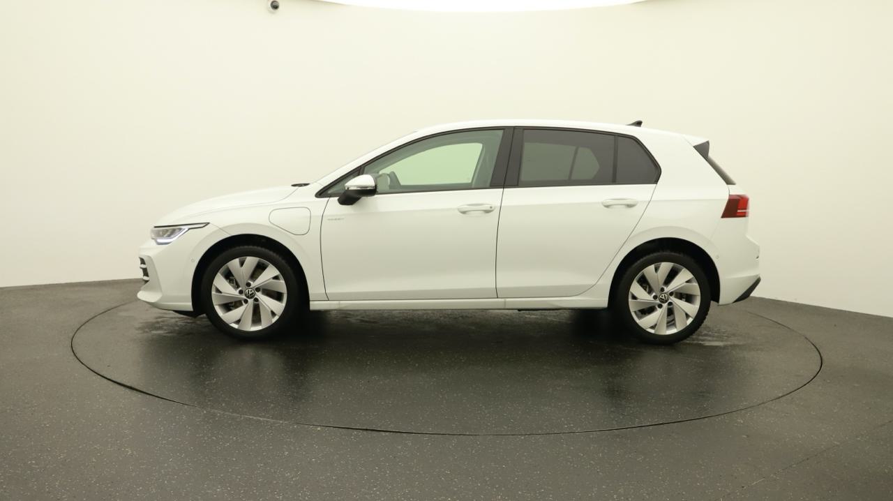 VW Golf VIII 1.5 TSI PHEV Limited-image-1