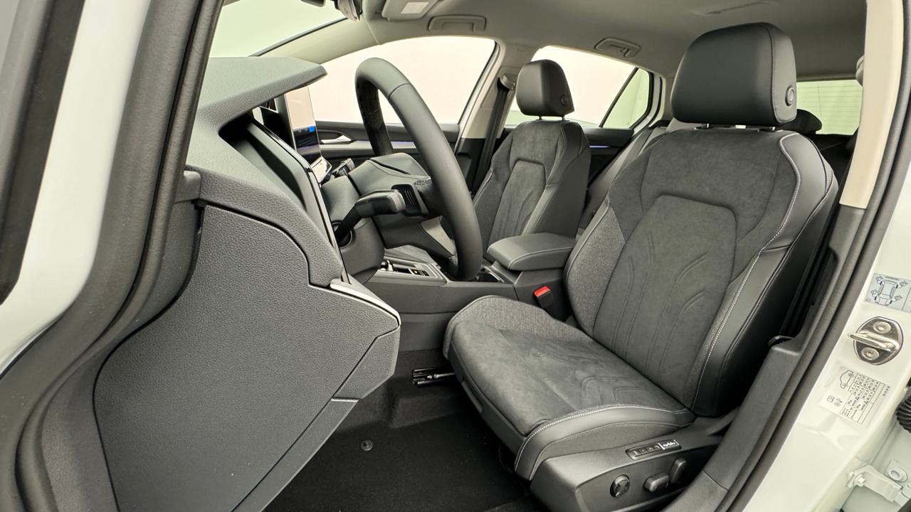 VW Golf VIII 1.5 TSI PHEV Limited-image-4