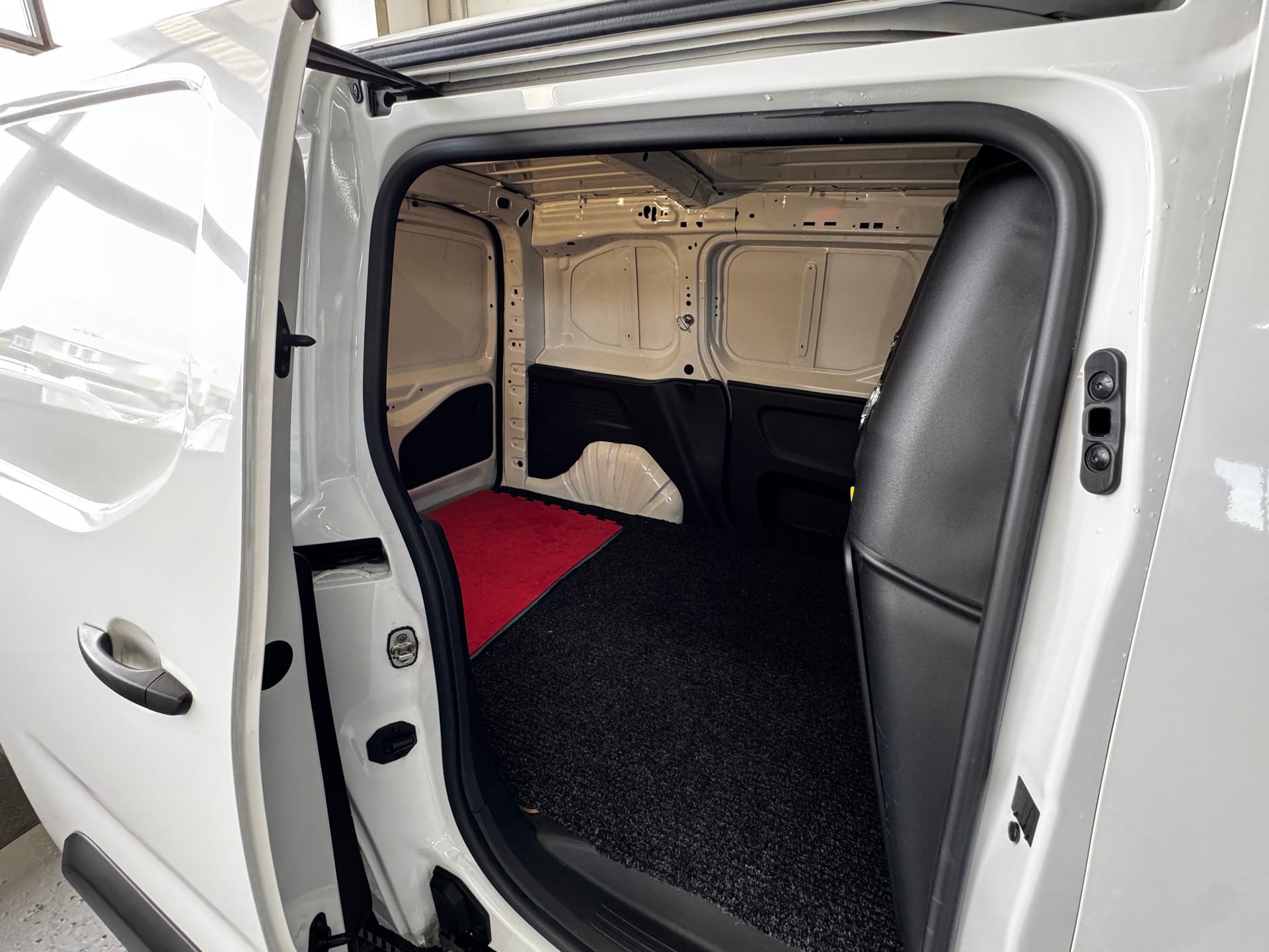 CITROEN Berlingo Van 1.2 Pure Tech 130 s/s Driver EAT8-image-10