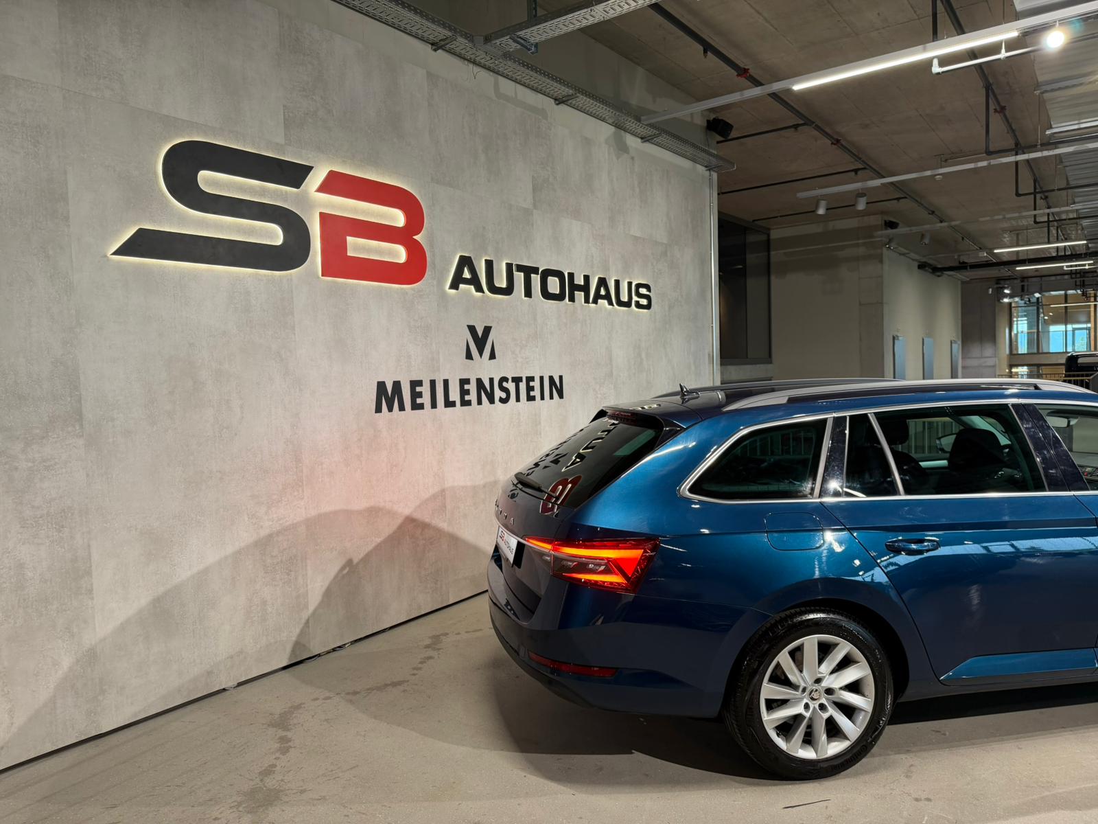SKODA Superb Combi 2.0 TDi Ambition DSG-image-7