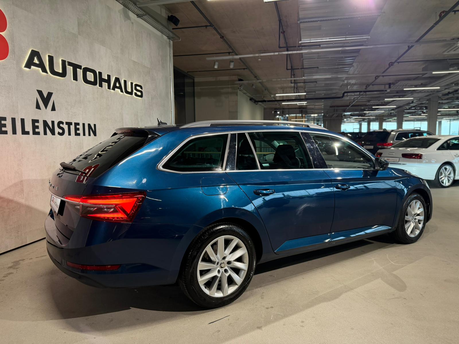 SKODA Superb Combi 2.0 TDi Ambition DSG-image-6
