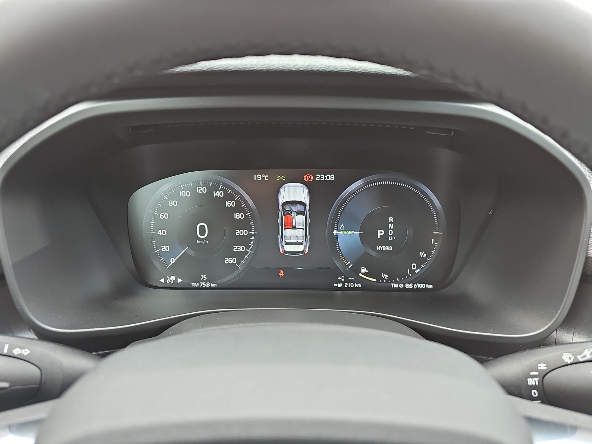 VOLVO XC40 1.5 T4 PiH Plus Dark MY24-image-8