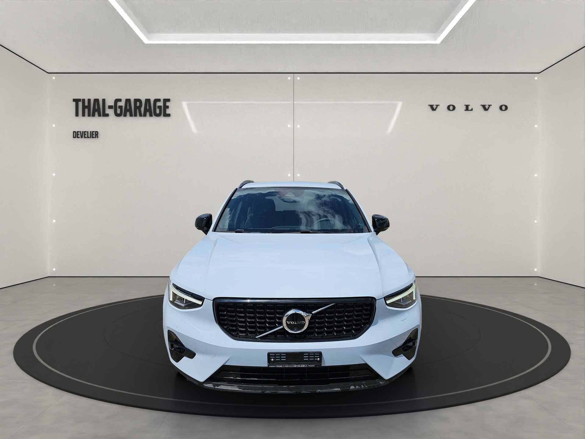 VOLVO XC40 1.5 T4 PiH Plus Dark MY24-showroom-element-1