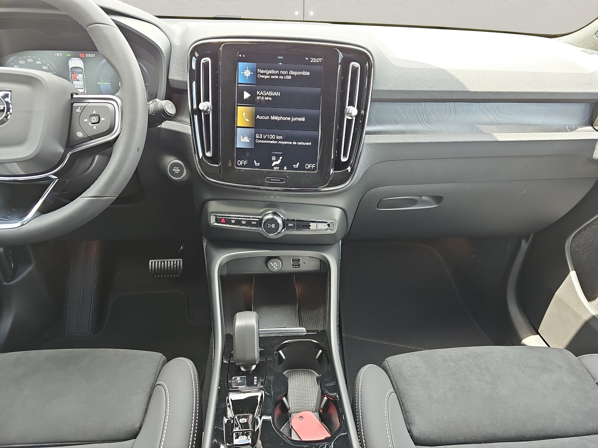 VOLVO XC40 1.5 T4 PiH Plus Dark MY24-image-10