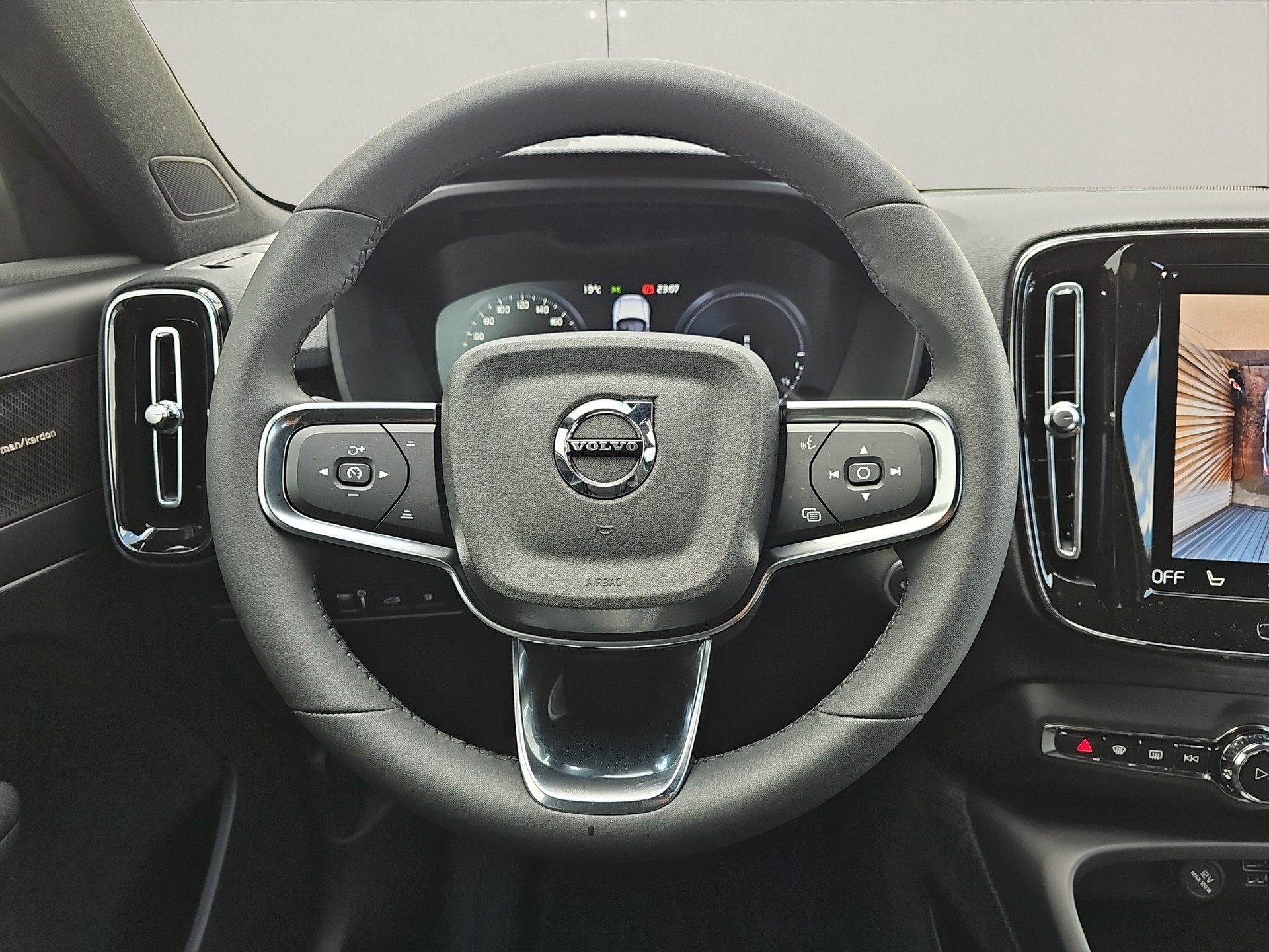 VOLVO XC40 1.5 T4 PiH Plus Dark MY24-image-7