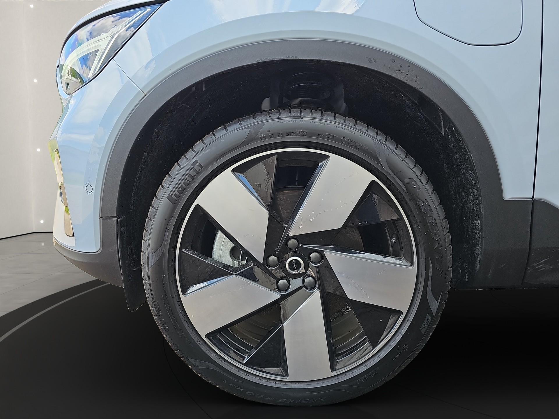 VOLVO XC40 1.5 T4 PiH Plus Dark MY24-image-4