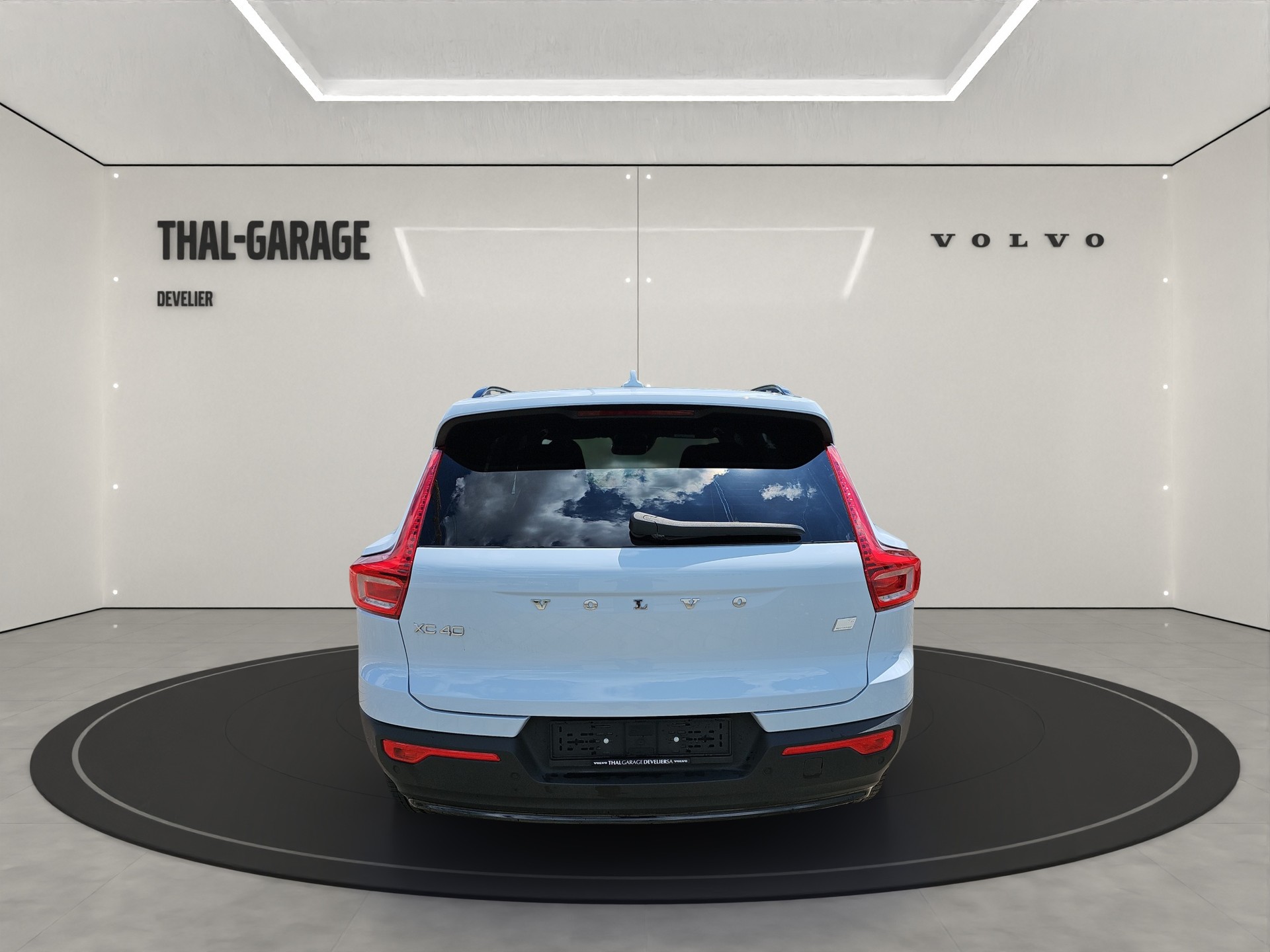 VOLVO XC40 1.5 T4 PiH Plus Dark MY24-showroom-element-3