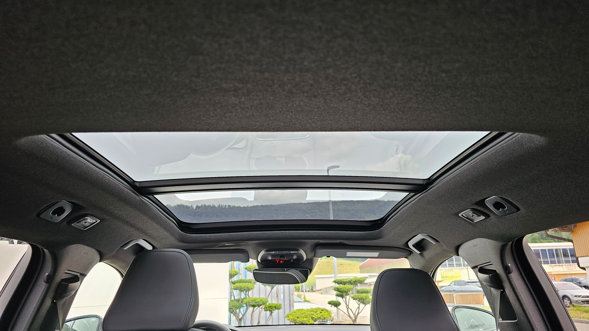 VOLVO XC40 1.5 T4 PiH Plus Dark MY24-image-12