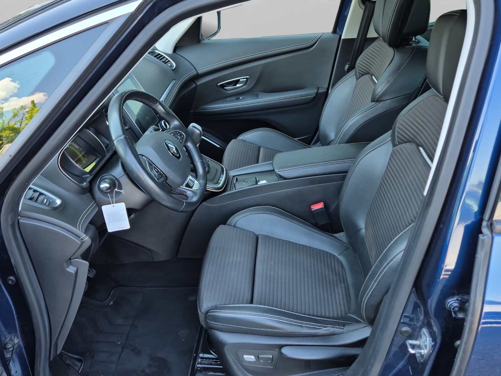 RENAULT Scénic 1.5 dCi Bose EDC-image-4