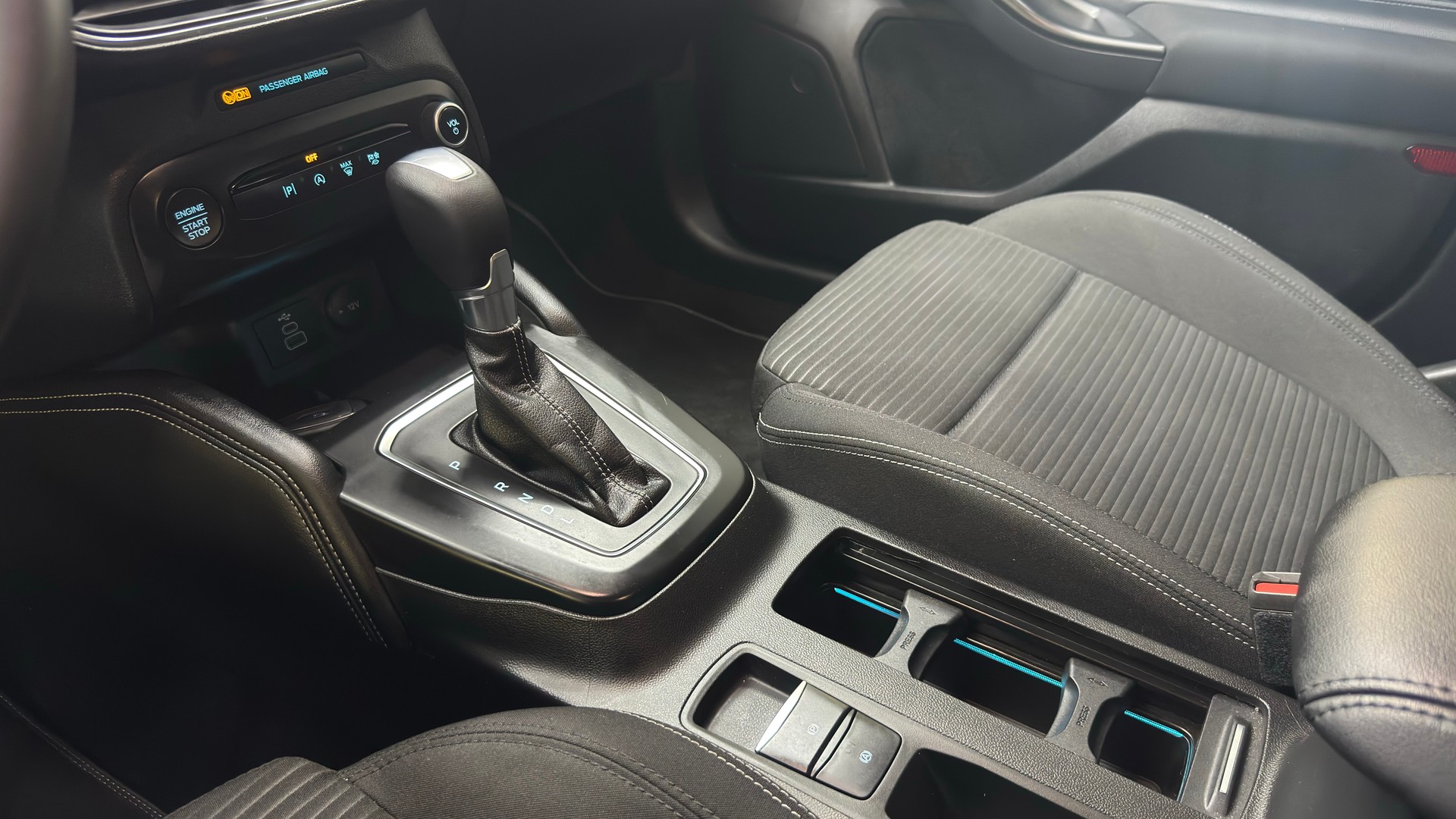 FORD Focus 1.0 MHEV Titanium X Automatic-image-10