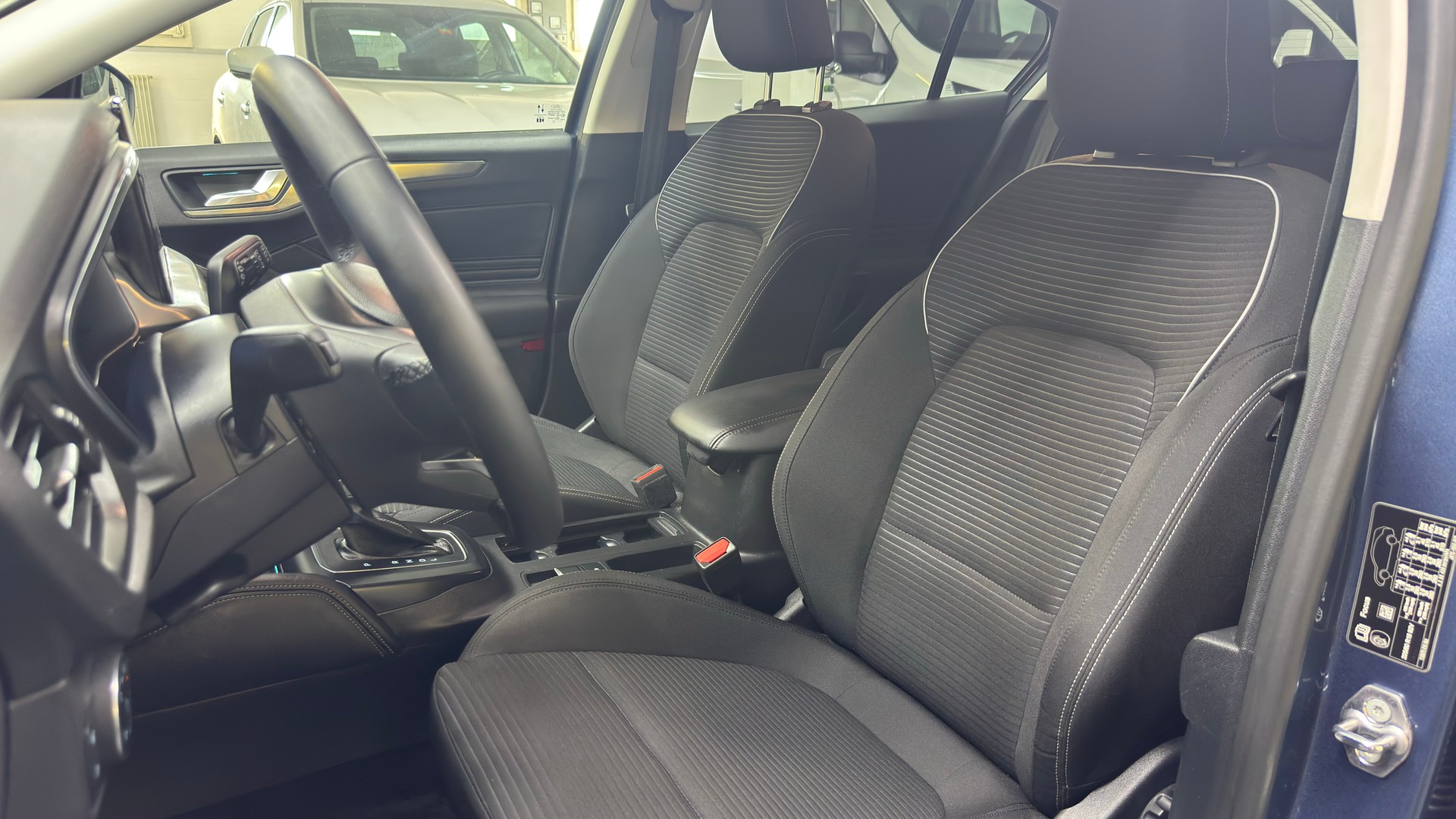 FORD Focus 1.0 MHEV Titanium X Automatic-image-12