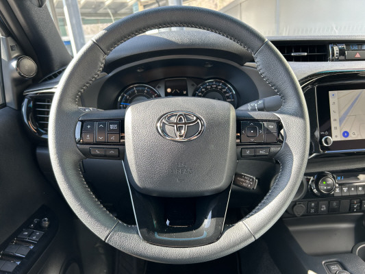 TOYOTA Hilux 2.8d MH Invi. DC4x4-image-11