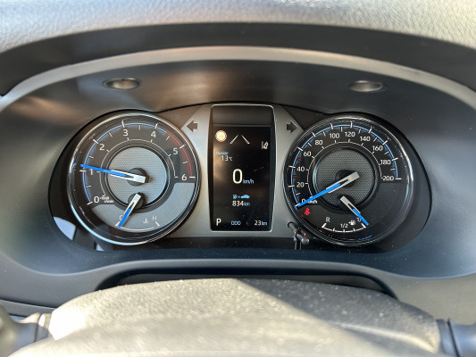TOYOTA Hilux 2.8d MH Invi. DC4x4-image-12
