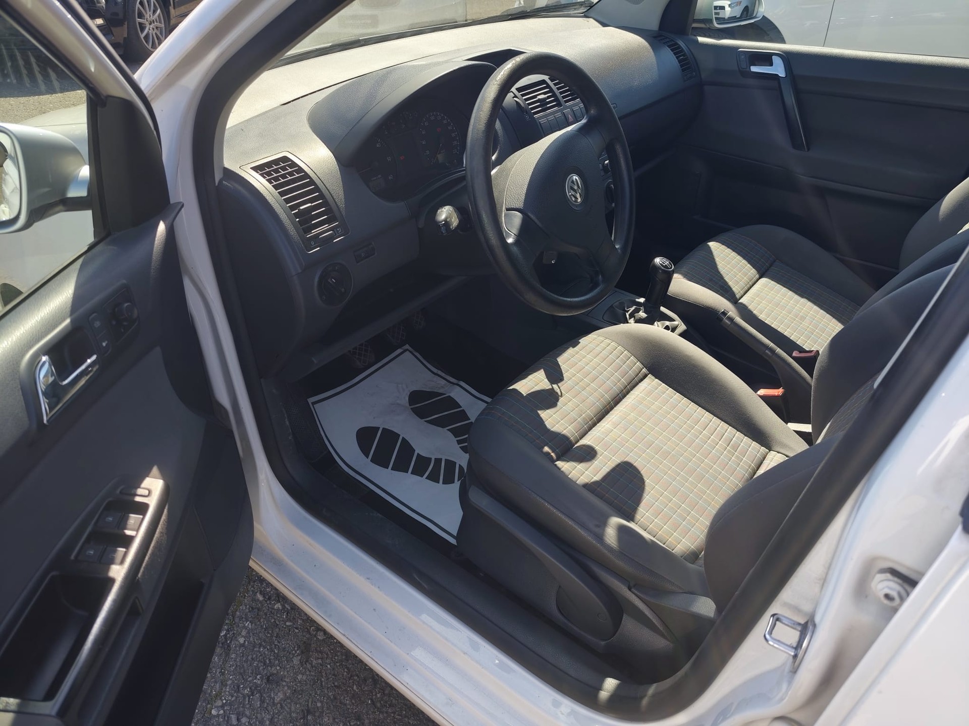 VW Polo 1.4 TDI Blue Motion-image-3
