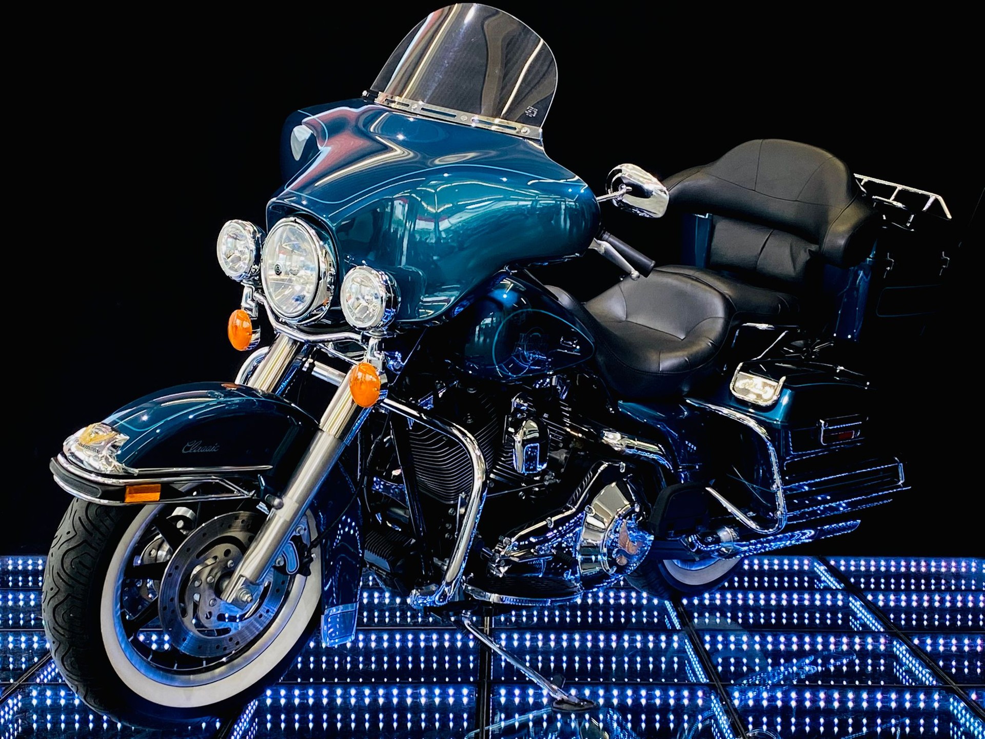 HARLEY-DAVIDSON FLHTCI Electra Glide Classic-showroom-element-1
