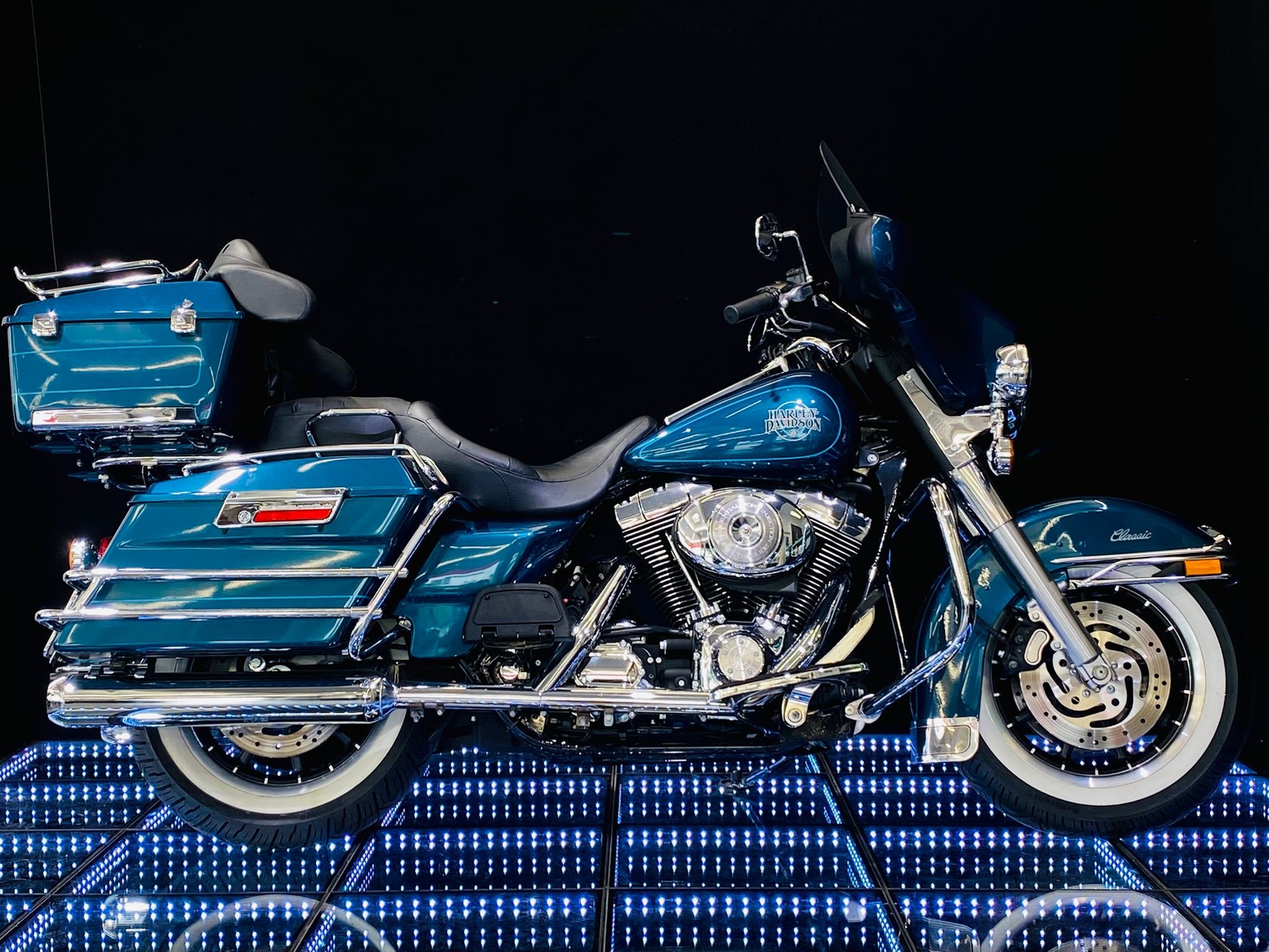 HARLEY-DAVIDSON FLHTCI Electra Glide Classic-showroom-element-2